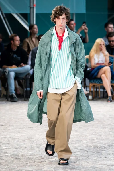 Look 1